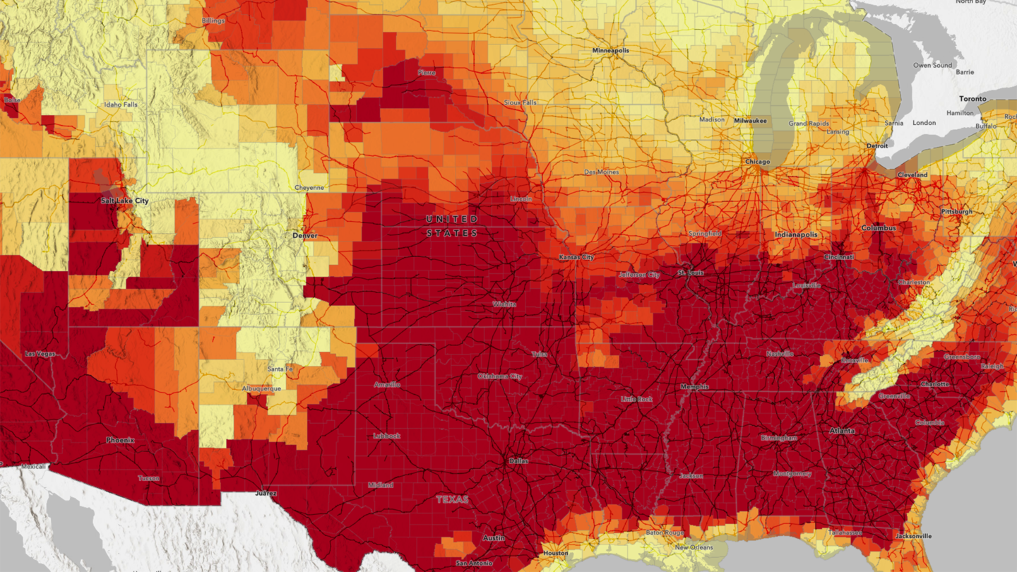 Map of central US showing counties with extreme heat days and railroads.